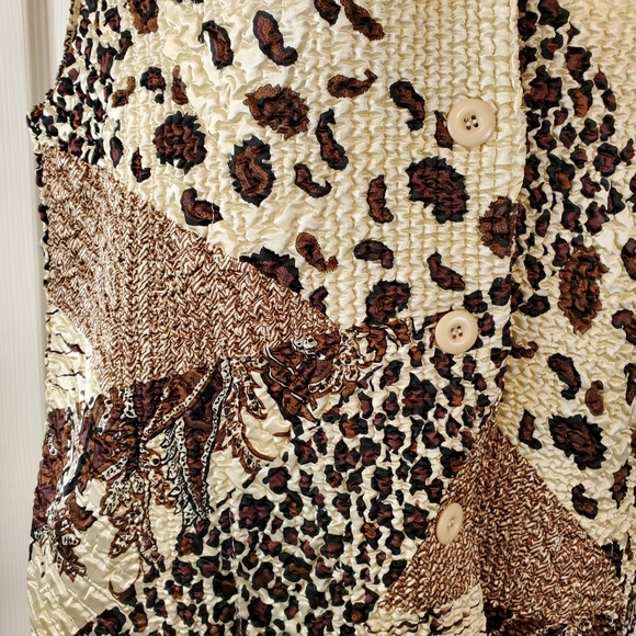 ABC Collection Animal Print Vest - Picture 4 of 8